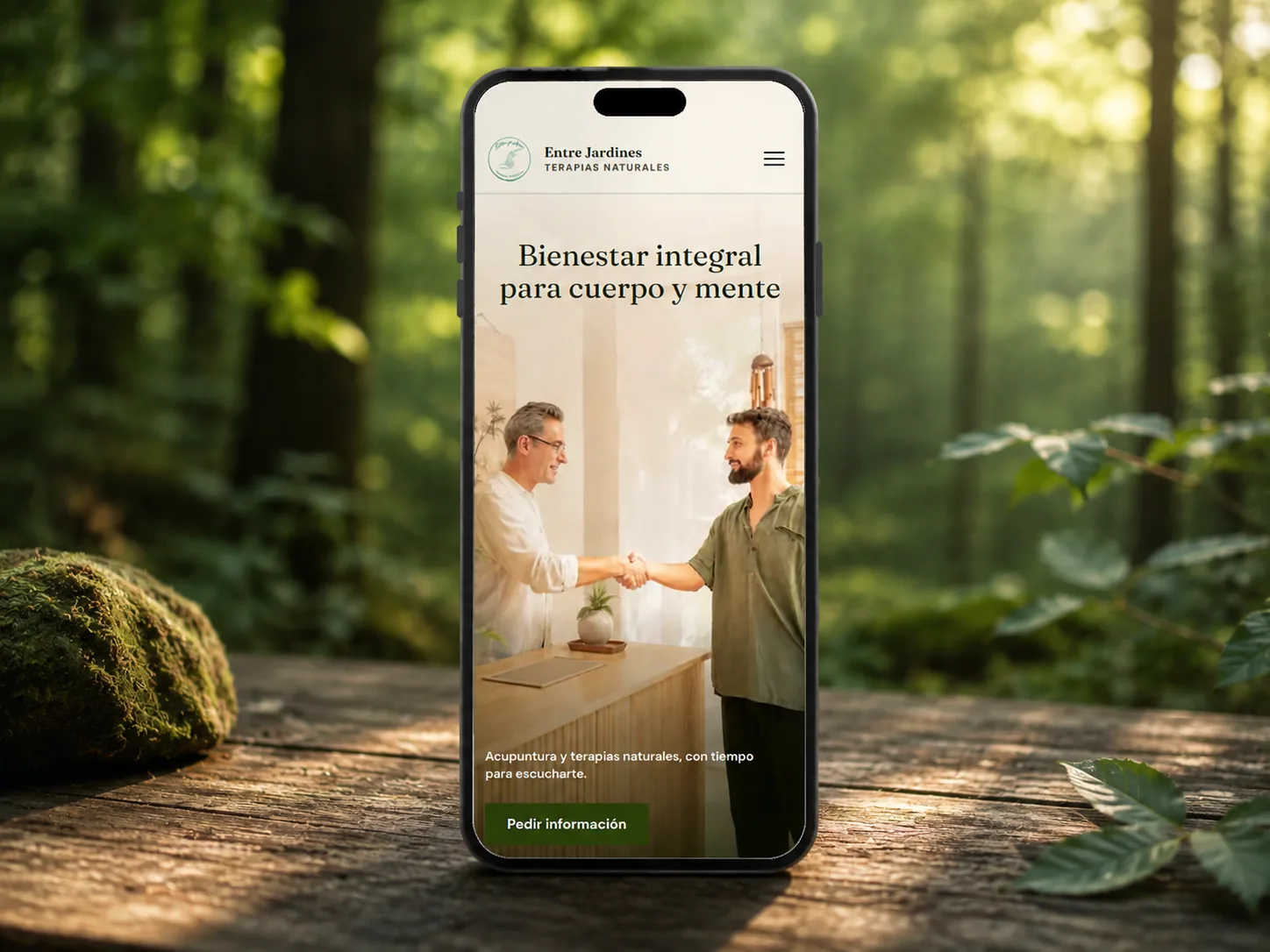Web de Entre Jardines mostrada en un teléfono
